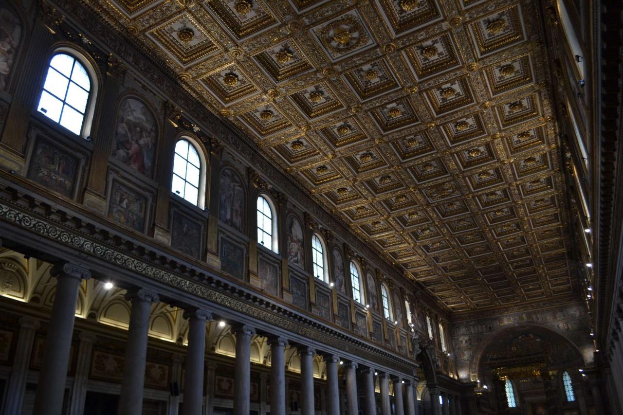 L'interno della basilica di Santa Maria Maggiore - Roma
