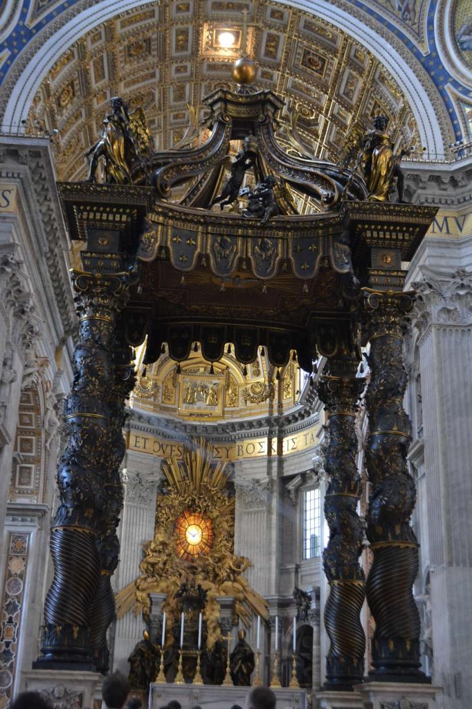 Il baldacchino del Bernini - Basilica di San Pietro - Vaticano - Roma