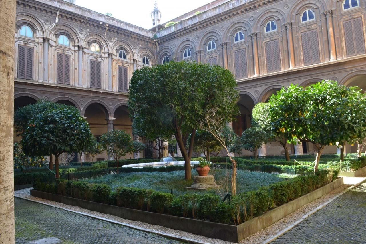 Il cortile del palazzo Doria Panphili - Roma